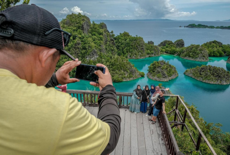 Diliputi Polemik Isu Tambang, Pemerintah Jamin Raja Ampat Masih Aman Dikunjungi 