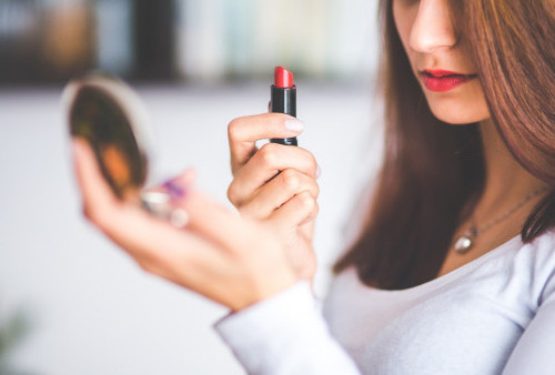 Catat Girls, Ini 5 Tips Makeup Tampil Cantik Saat Kencan Pertama, Jangan Gunakan Lipstick Merah!