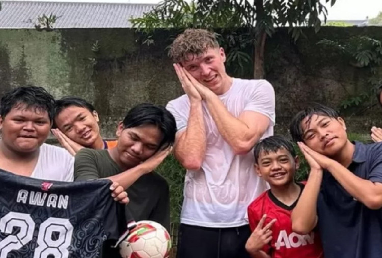 Asiknya Ole Romeny Main Bola Bareng Anak-anak Panti Asuhan di Jaksel: El Humble!