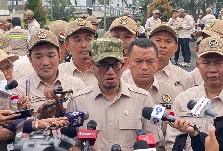 Keberangkatan Perdana Petugas Haji 2026, Wamen Dahnil Tekankan Kesiapan Mental PPIH