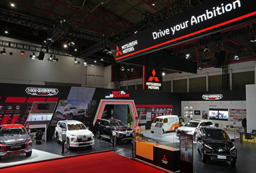 Antusias Pengunjung di Booth Mitsubishi Motors Dalam Ajang IIMS 2023