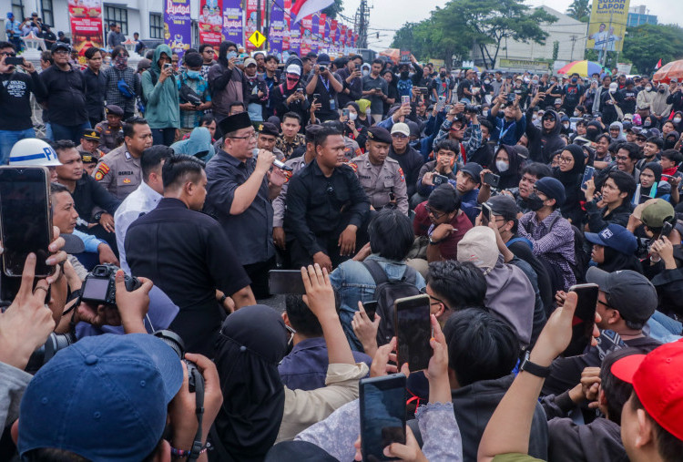 Demo Indonesia Gelap Surabaya Bawa 9 Tuntutan, Desak Pemerintah Sahkan UU Pro Rakyat hingga Evaluasi Kebijakan