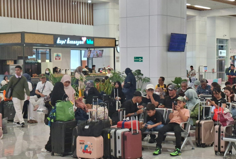 Lonjakan Penumpang Whoosh! Lebaran Hari Ketiga Capai 21 Ribu Orang per Hari