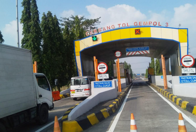 Kebakaran Truk TNI di Ruas Jalan Tol Gempol-Pandaan, Petugas Lakukan Aksi Cepat Evakuasi