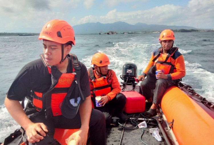 Khofifah Bebaskan Biaya Pengobatan Korban Laka Laut KMP Tunu Pratama di RS Pemprov