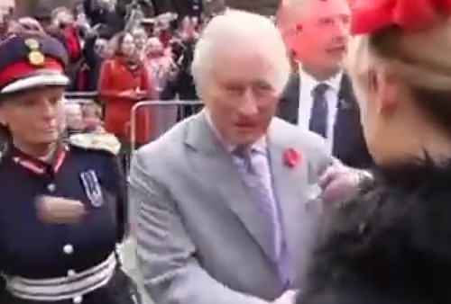 Raja Charles Dilempar Telur Dalam Acara Peresmian Patung Queen Elizabeth