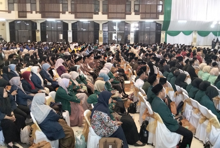 1.193 Santri Terima Beasiswa S1 hingga S3 dari Pemprov Jatim