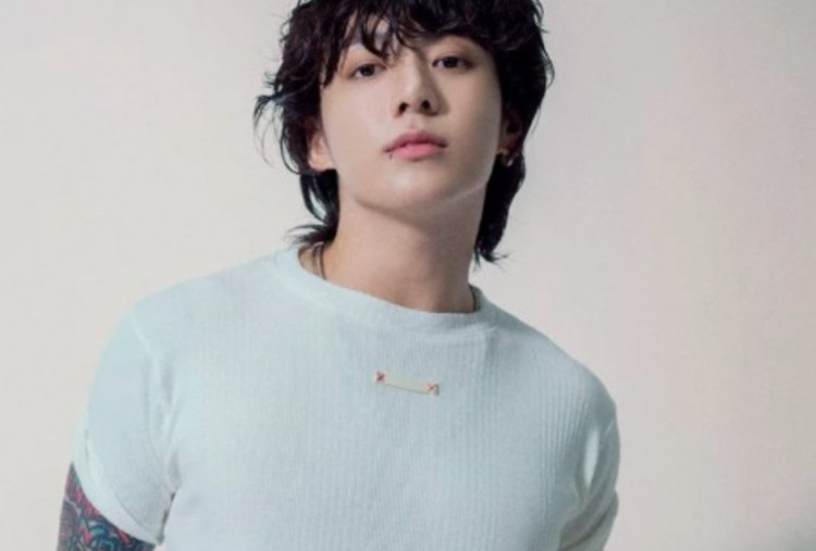 14 Hal Random yang Dilakukan Jungkook BTS, dari Potong Kasur Sampai Potong Poni Fatal