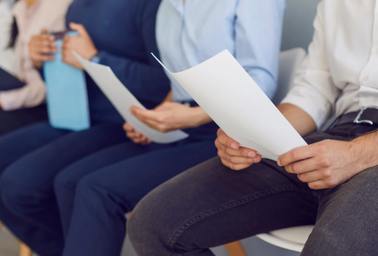 5 Prompt AI Tulis Surat Lamaran Kerja Profesional untuk Fresh Graduate Posisi Marketing hingga Finance