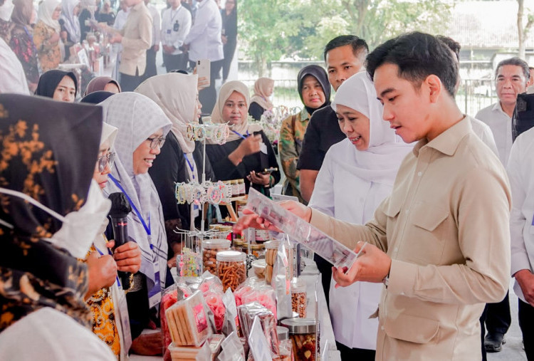 Gibran dan Khofifah Tinjau Program PNM Mekaar di Banyuwangi