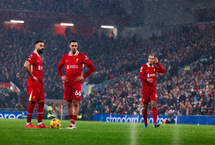 Pemain Liverpool Ribut di Ruang Ganti, Kepalan Tangan Virgil Van Dijk Tertuju ke Trent Alexander-Arnold