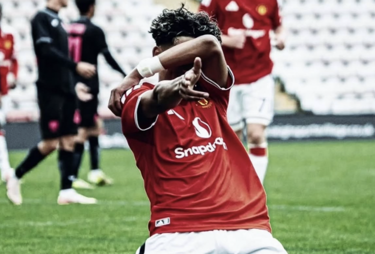 Bikin MU Panik! Wonderkid 15 Tahun Merengek Minta Tinggalkan Setan Merah, Barcelona hingga Madrid Mengintai