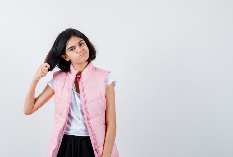 Penyebab Jerawat dan Rambut Berminyak Muncul Lebih Awal pada Remaja