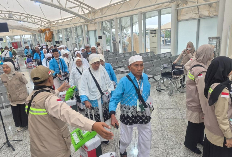 Kloter KJT-04 Kembali ke Tanah Air dengan Aman Usai Pesawat Saudia Terkendala Teknis