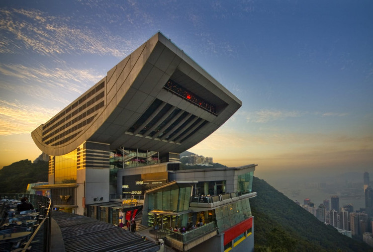 Hong Kong, Metropolitan yang Semakin Memikat (3): Gemerlap Kota dari Ketinggian 428 Meter
