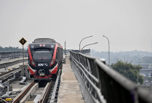 Kereta LRT Jabodebek yang Mogok 40 Menit di Stasiun Cikunir 2 Alami Gangguan Pintu, PT KAI: Kami Angkut ke Dipo