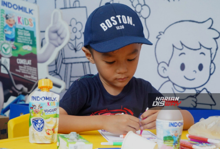 Sebagai bagian dari perayaan Hari Susu Nusantara 2026, Indomilk Kids Yogurt juga menggelar berbagai aktivitas edukatif melalui program School Milk Campaign di sejumlah sekolah. Kegiatan tersebut menggabungkan edukasi gizi, kreativitas, dan aktivitas fisik melalui Yogurt Station Kreasi Kids, Kids Exhibition, serta beragam permainan interaktif yang mendorong anak-anak menerapkan gaya hidup sehat dan aktif sejak dini.