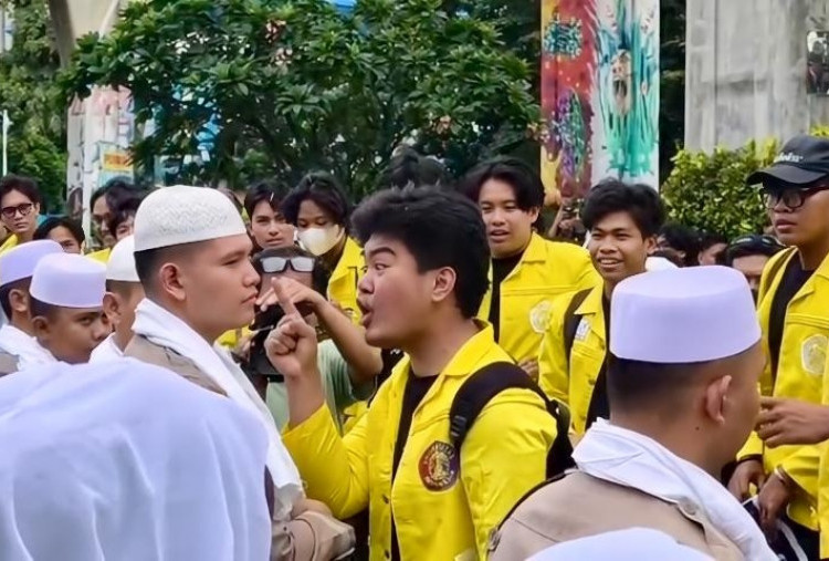 Viral Mahasiswa Mencak-mencak dan Tunjuk Polisi saat Demo di Mabes Polri, Ternyata Bukan dari UI