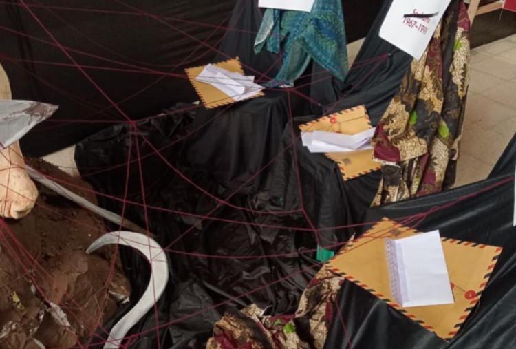 BEM ITS Gelar Pameran HAM 'Merajut Ingatan yang Hilang', Kenang Tragedi '65 hingga Kanjuruhan