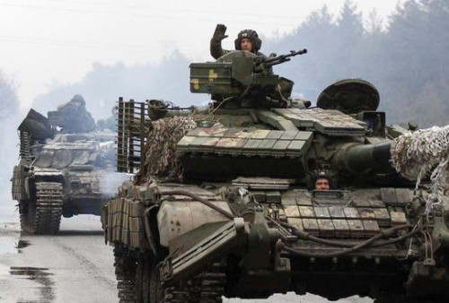 Rusia Bombardir Batalyon Nasionalis Ukraina dengan Tank, 5 Pos Komando Hancur!