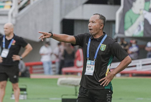 Uston Terapkan Permainan Pragmatis, Persebaya dalam Tren Positif