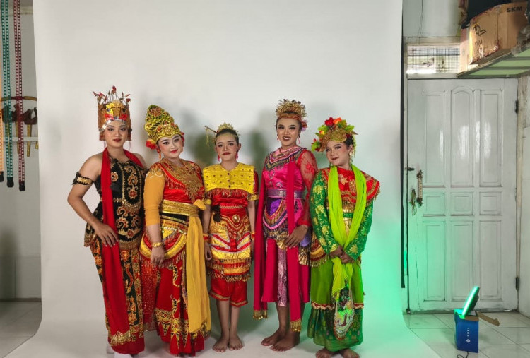 Tim PkM Untag Surabaya Kembangkan Digital Heritage Tari Tradisional di Sanggar Mugi Lestari 