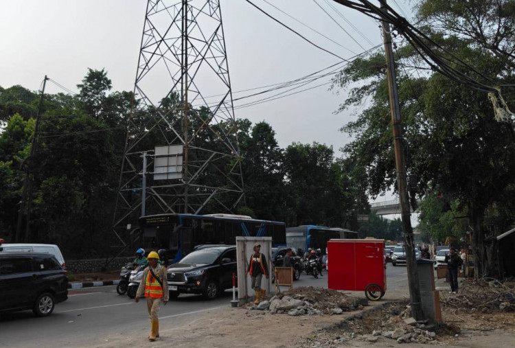 Ngeri! Ketika Wartawan Ini Jadi Korban Kabel Optik Menjuntai di Cawang, Ada Luka Robek di Leher
