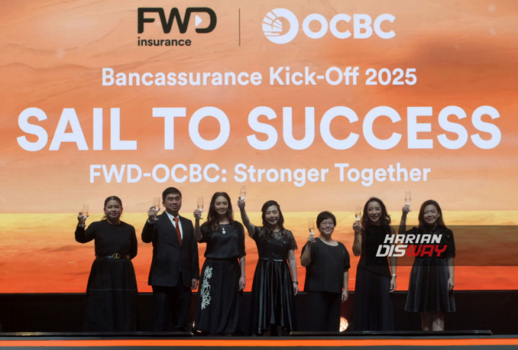 Jajaran manajemen FWD Insurance dan OCBC meresmikan Bancassurance Kick-off 2025 dalam acara FWD-OCBC Bancassurance Kick-off 2025 dengan tema “Sail to Success”. FWD Insurance memulai kerja sama bancassurance dengan OCBC di tahun 2024 dan menghadirkan produk asuransi tradisional seperti FWD Treasury Legacy Protection dan FWD Multiple Protection.