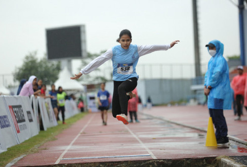 Delegasi SMPN 1 Bandung Juarai Lompat Jauh Putri 