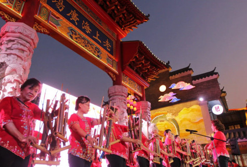 Festival Mooncake 2023 akan berlangsung 29 September - 1 Oktober. Dimeriahkan dengan berbagai kegiatan, antara lain bazar kuliner, pertunjukan seni dan budaya Tionghoa, serta talkshow tentang kebudayaan Tionghoa.  (Raka Denny/Harian Disway)