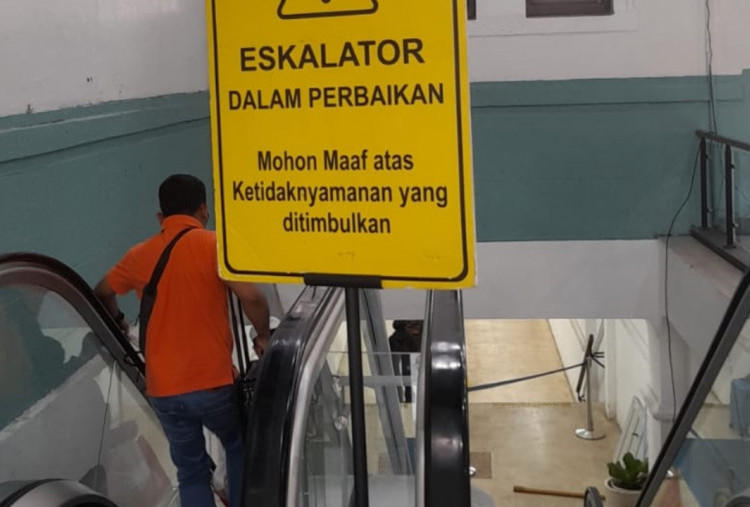 Eskalator di Stasiun Pasar Senen Tidak Bisa Beroperasi Imbas Genangan Air   