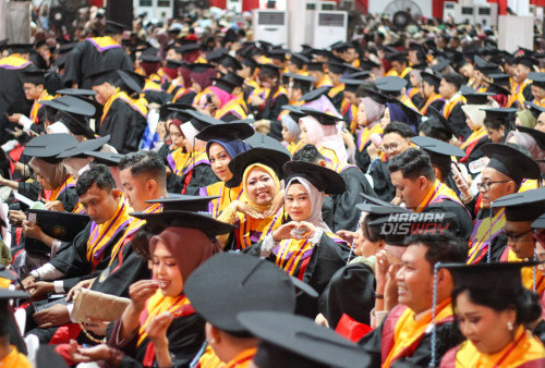 Perwakilan Lembaga Layanan Pendididkan Tinggi  ( LLDIKTI ) Dr. Ivan  memuji Untag atas kontribusinya dalam mencetak generasi unggul dan berharap universitas terus menjaga kualitas pendidikan dan berinovasi. Wisuda ini menegaskan dedikasi Untag dalam mendukung visi Indonesia Emas 2045. (Moch Sahirol Layeli)