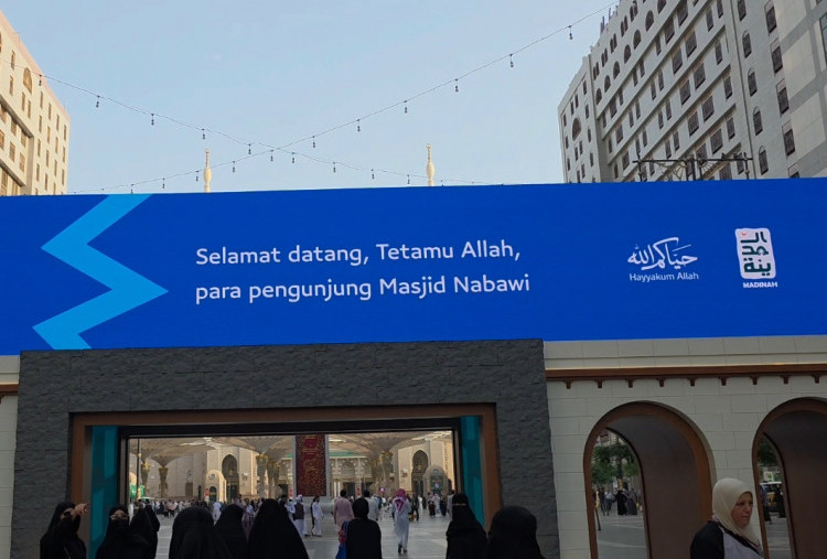 Bahasa Indonesia Mejeng di Masjid Nabawi, Jemaah: Berasa di Kampung Halaman