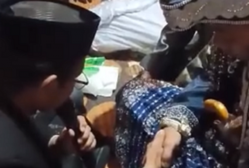 Momen Haru Ijab Kabul Tarisa-Edi Persis di Samping Jenazah Ayahanda, Rasa Bahagia Berubah Jadi Duka