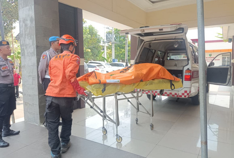 Total 4 Korban Meninggal Musibah Ponpes Al-Khoziny Tiba di RS Bhayangkara
