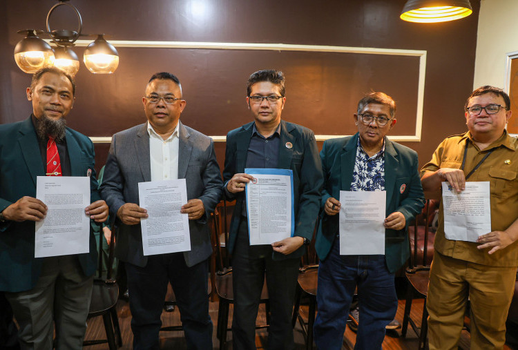 Dokter Bedah RSUD BDH Surabaya Dilempar Batu oleh Pasien hingga Luka Berat