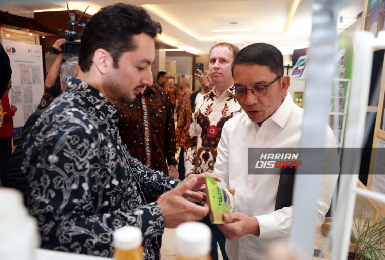 Kolaborasi bilateral ini juga berhasil mendorong investasi energi terbarukan dengan total nilai fantastis mencapai 3,29 miliar Poundsterling Inggris atau setara Rp72,7 triliun. Investasi tersebut mencakup beragam proyek energi bersih yang berpotensi mempercepat pencapaian target net zero emission Indonesia.--HARITSAH ALMUDATSIR/HARIAN DISWAY