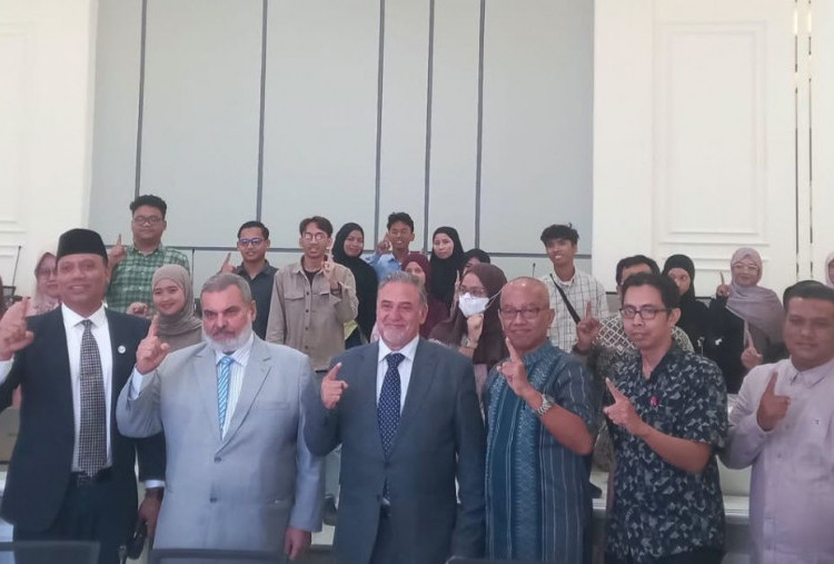 Kuliah Tamu FEB Unair Bedah Wakaf yang Berlangsung Lebih dari 10 Abad di Universitas Al-Azhar Mesir