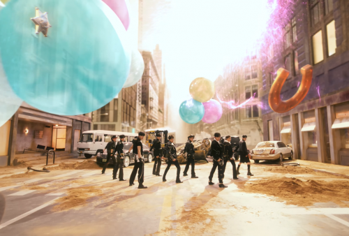 Cheerful, ZEROBASEONE Rilis MV Feel The POP Ajak Fans Senang-Senang di Musim Panas 