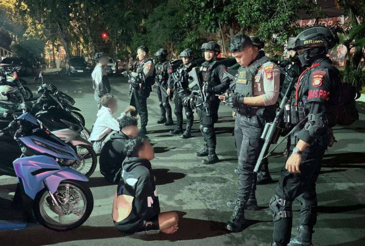 Tawuran dan Balap Liar Dini Hari Digagalkan Patroli Gabungan, Polisi Amankan Celurit dan Air Keras