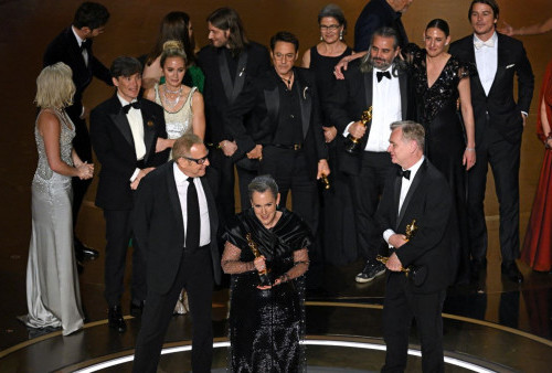 Oscars 2024: Edan! Oppenheimer Borong 7 Piala Termasuk Film Terbaik, Ini Daftar Lengkapnya 