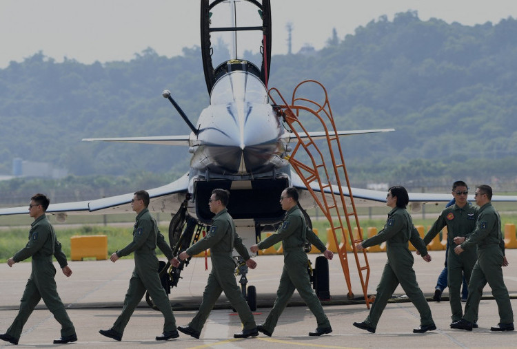 Menteri Pertahanan Pastikan Jet Tempur J-10 China Segera Tiba di Jakarta