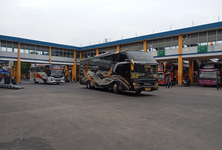 Libur Nataru Rampung, Terminal Purabaya dan Stasiun KAI Daop 8 Surabaya Mulai Dipadati Penumpang Arus Balik