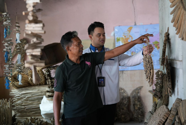 Kisah Wayan, Nasabah PNM ULaMM yang Sulap Kayu Pantai Menjadi Cuan hingga Ekspor