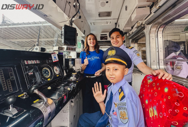 KAI Wujudkan Impian Anak Penderita Kanker Merasakan Jadi Masinis Commuter Line