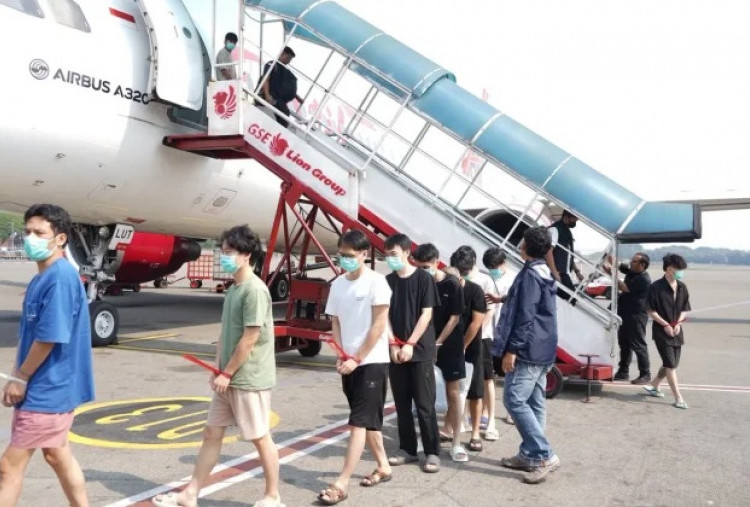 Imigrasi Tangkal Seumur Hidup 92 WN Tiongkok Pelaku Judi Online dan Penipuan Investasi