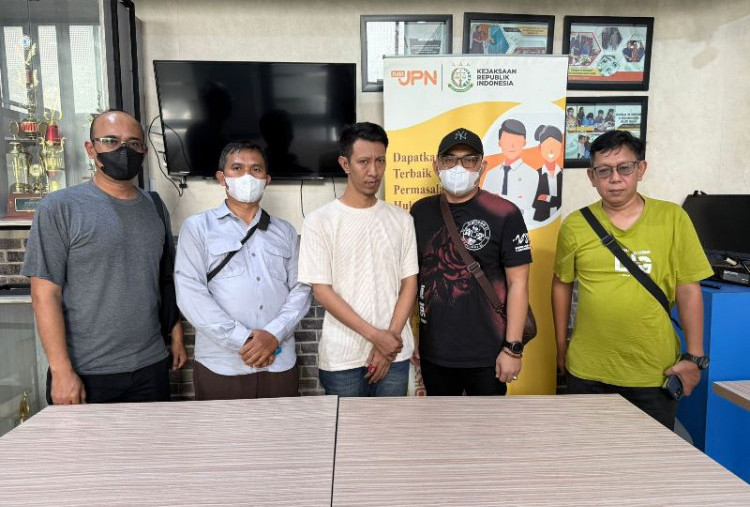 Tim SIRI Kejagung Tangkap Buronan Kasus Cukai di Jakarta Selatan