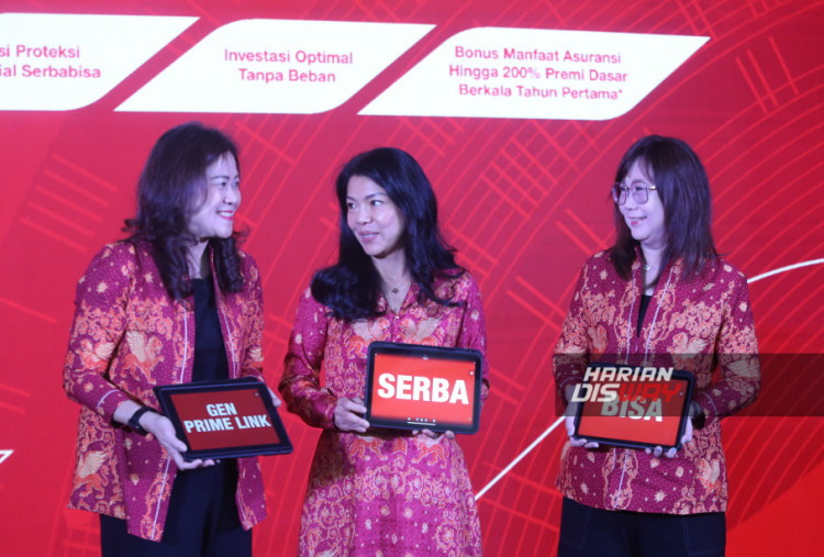 Direksi dan manajemen Generali Indonesia, Rebecca Tan, President Director and CEO (tengah), Jutany Japit, Director and Chief Agency Officer (kanan), dan Jong Wie Siu, Chief Product Management & Marketing Officer (kiri), saat acara peluncuran produk terbaru GEN Prime Link, Jumat, 30 Januari 2026.