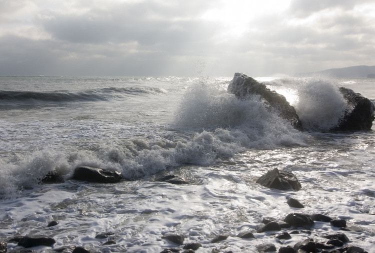 Waspada Storm Surge! Aktivitas Nelayan di Selatan Bali Harus Dihentikan, Ini Dampak Bahayanya
