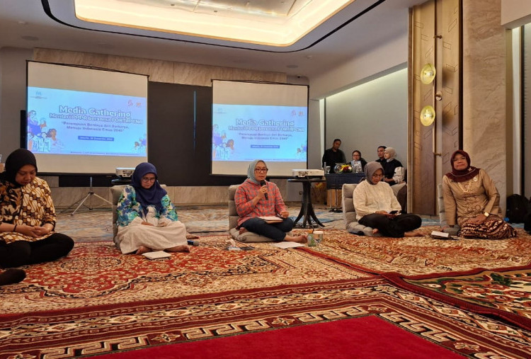 Kado Hari Ibu, Menteri PPPA Latih Korban Bencana Sumatera Merias Pengantin